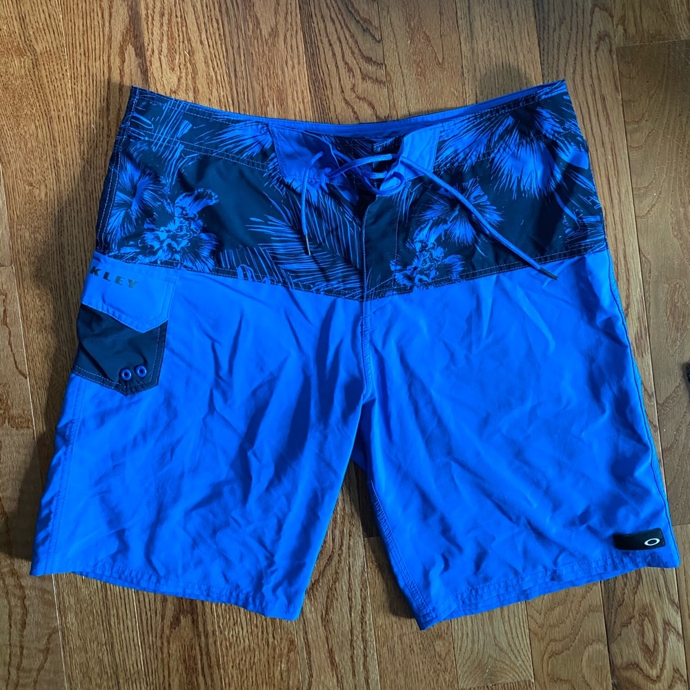 Men’s Oakley Boardshorts. Blue and Black